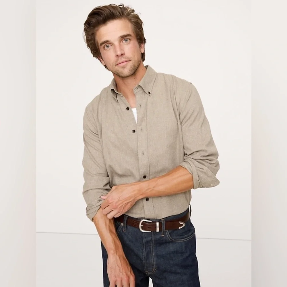 Banana Republic Men's STANDARD-FIT LIGHTWEIGHT FLANNEL SHIRT Casual Button-Down